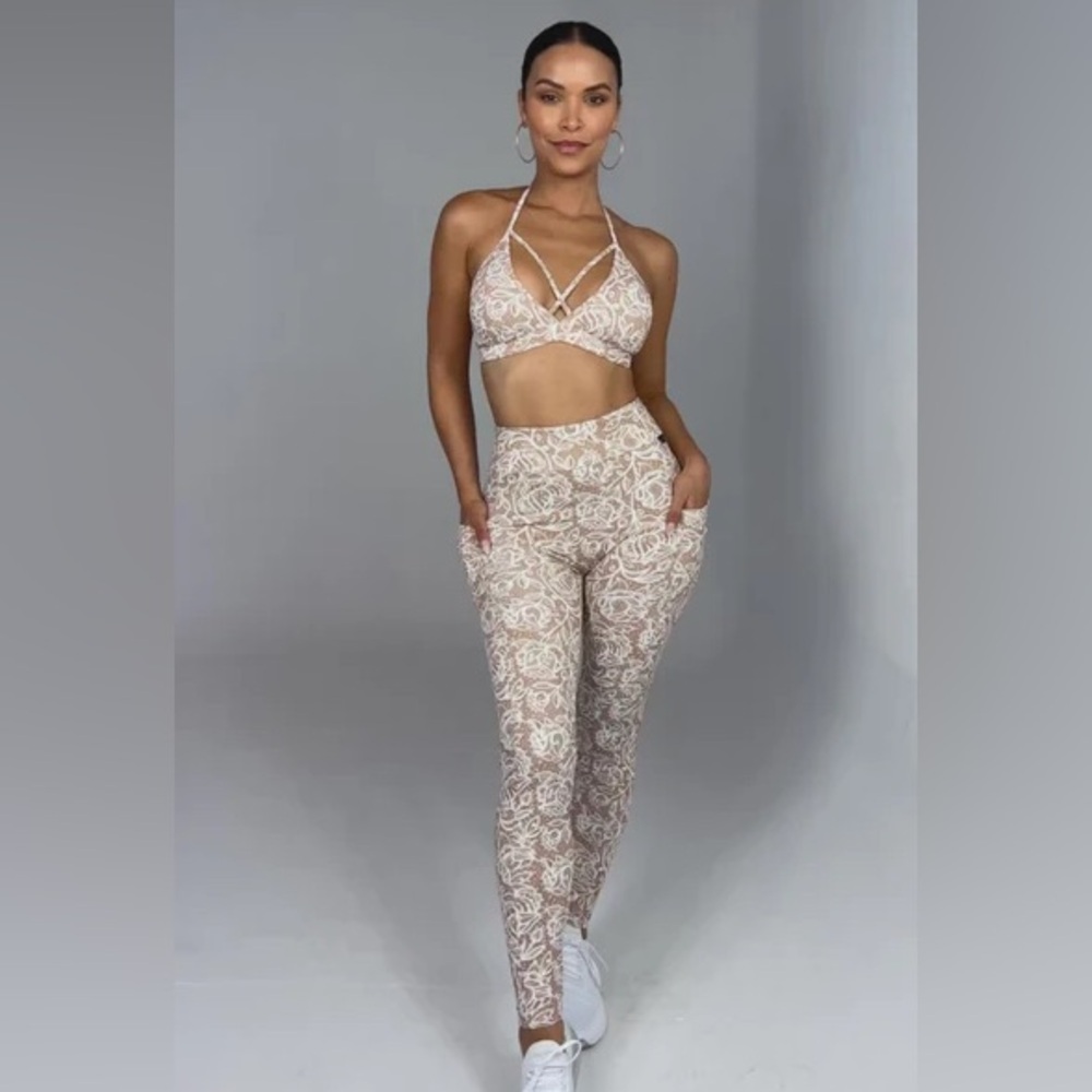 LICI Fit Floral Capri Scrunch Contour Activewear Leggings Size Medium